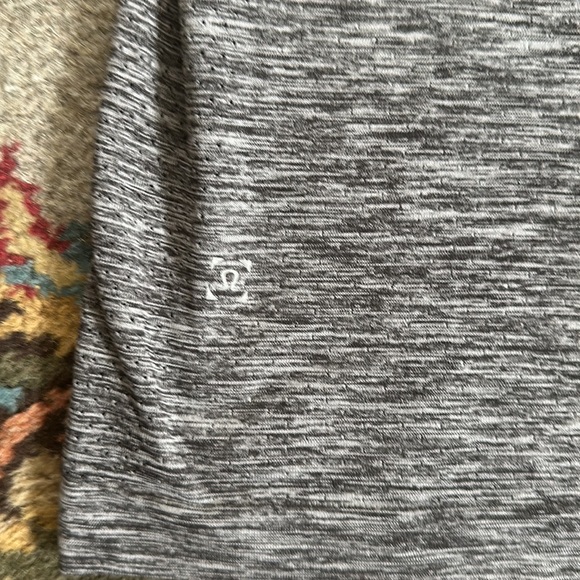 Lululemon Workout Shirt.. Size M - Picture 3 of 3